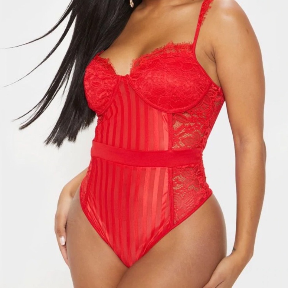 🎀 5/$20 🎀 PrettyLittleThing Shape Red Lace Bodysuit size 10